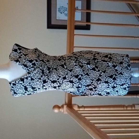 Ralph Lauren Dresses & Skirts - Ralph Lauren stretchy jacquard floral print cinched waist midi dress